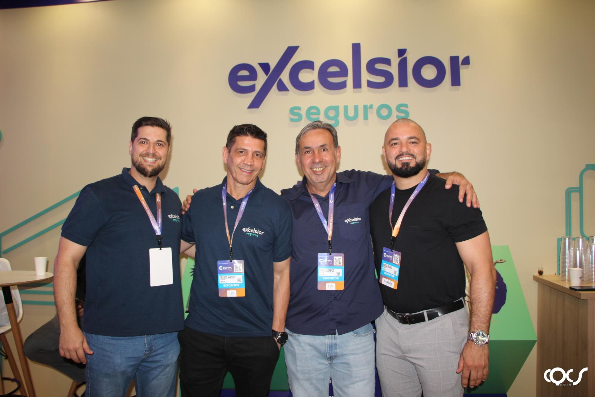Excelsior Seguros marca presença no primeiro dia do Conec 2025